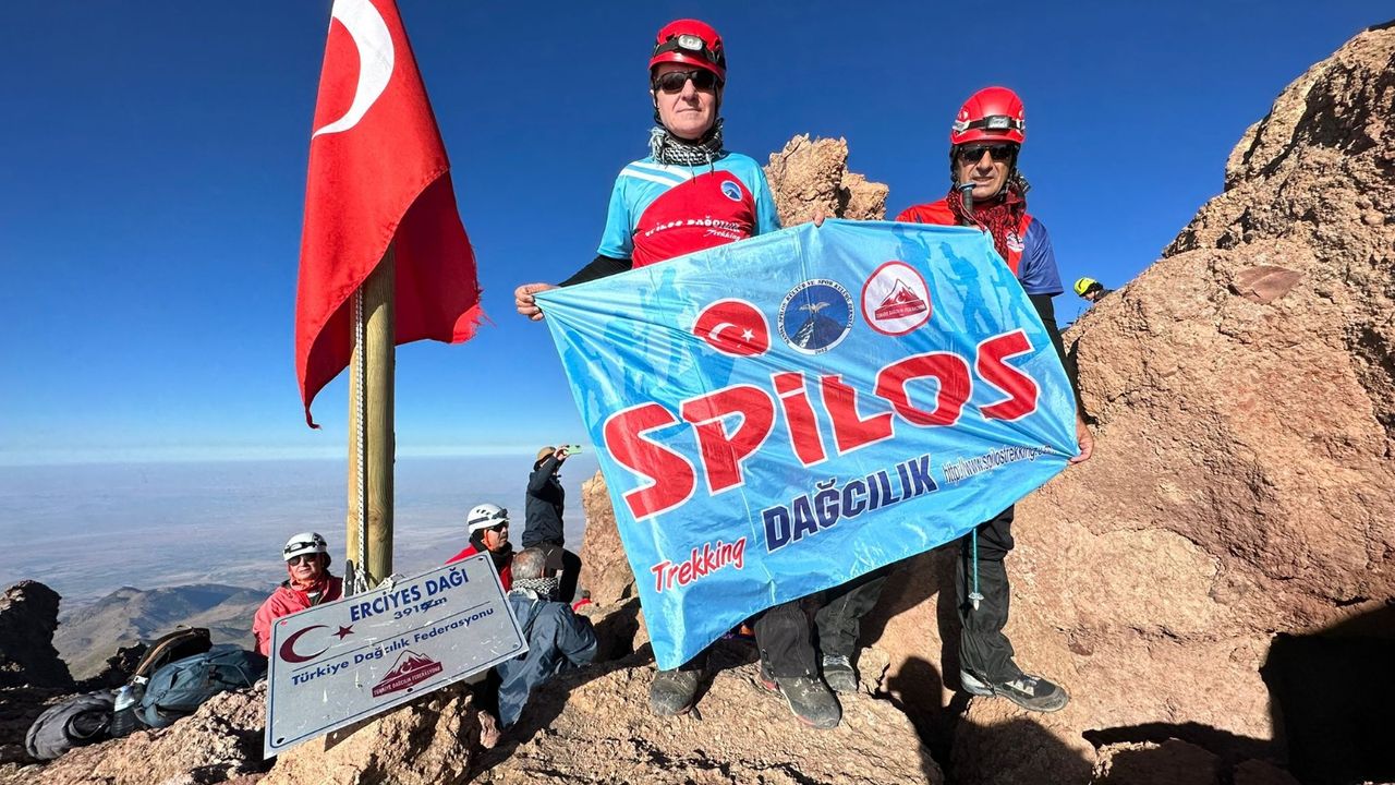 Spilos Dağcılık Kulübü’nden Erciyes Dağı’na 30 Ağustos Zafer Bayramı tırmanışı