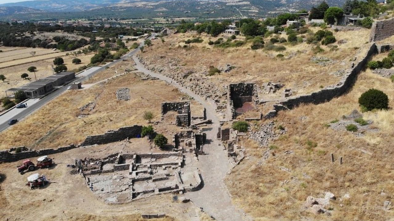Assos’ta 2 Bin 300 yıllık yaşam izleri ortaya çıkarıldı
