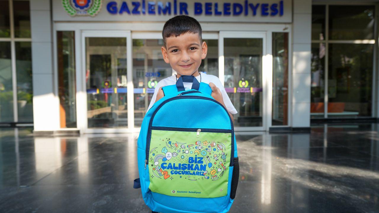 Gaziemir Belediyesi’nden Öğrencinin Yüzünü Güldüren Destek