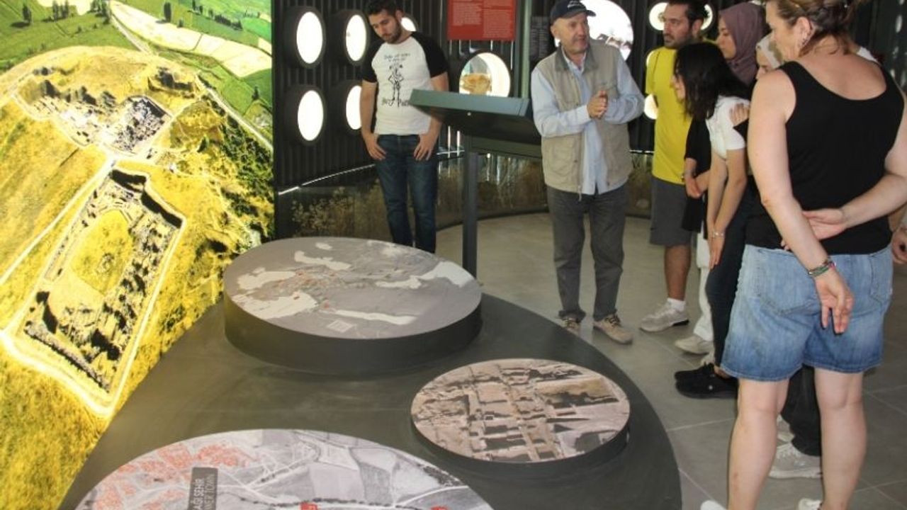 Turistler Kültepe’de 6 bin yıllık tarihi yeniden keşfediyor