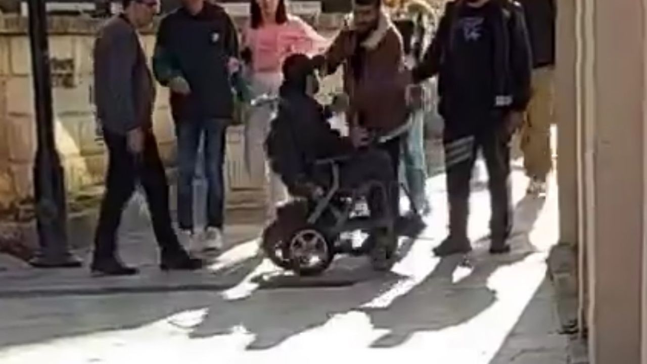 Meydanda engelli vatandaşa tokatlı saldırı: Vatandaş duyarsız kalmadı