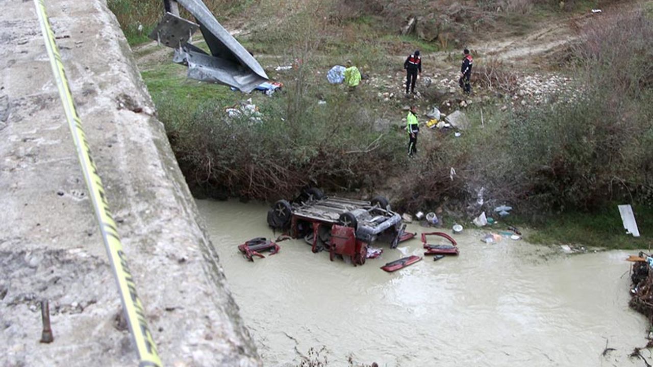 Kula'da Gediz Nehri'ne uçan araçtaki 3 kişi hayatını kaybetti