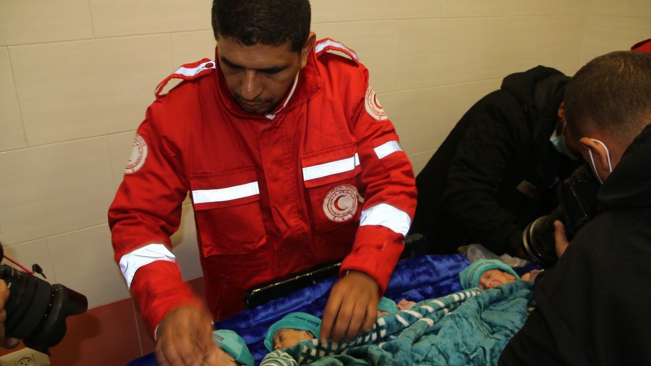 28 prematüre bebek tedavi için Mısır’a götürüldü