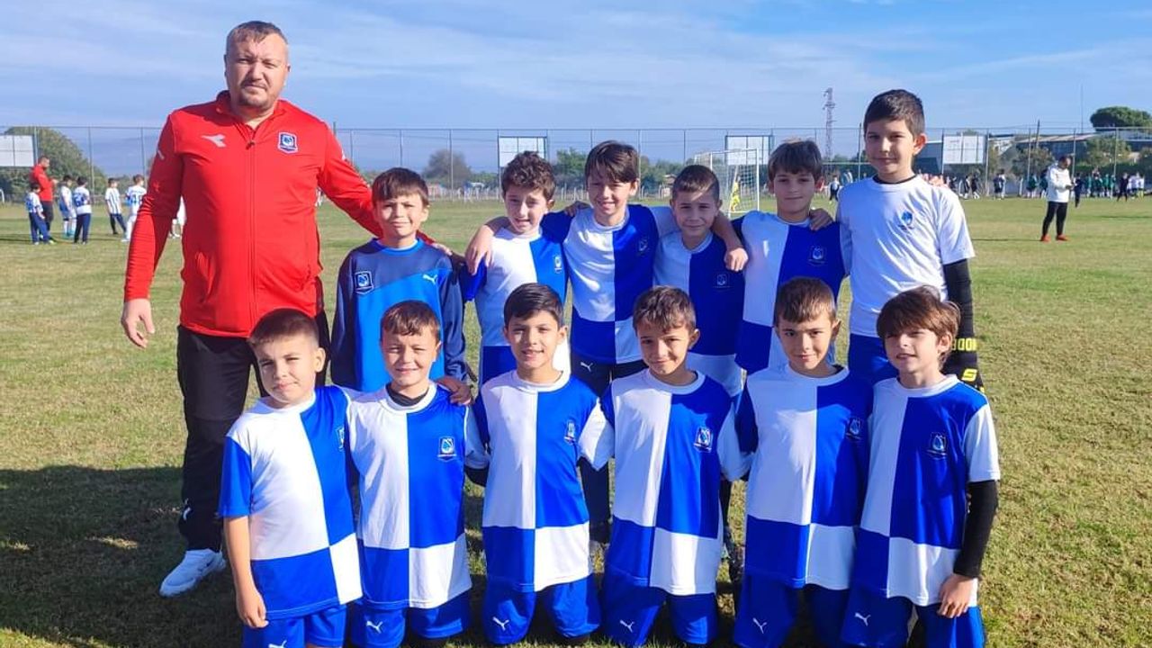 Yunusemre Belediyespor'un ev sahipliğinde futbol turnuvası gerçekleştirildi