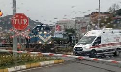 Zonguldak'ta insanlık dersi: Makinist treni durdurup ambulansa yol verdi