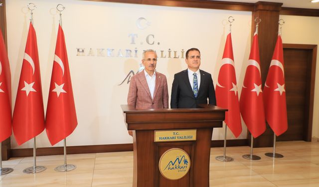 Ulaştırma ve Altyapı Bakanı Uraloğlu Hakkari'yi ziyaret etti