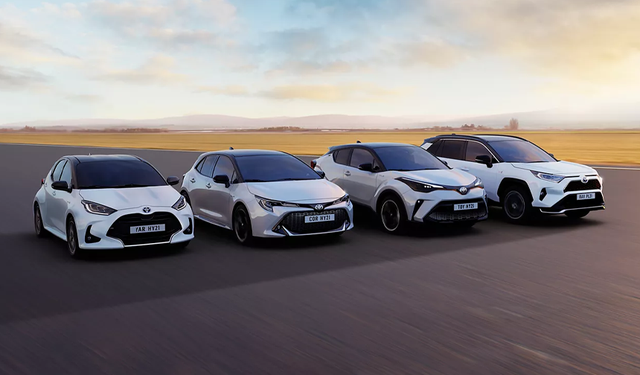 Toyota Corolla Yaris Hilux sıfır fiyat listesi Ağustos 2023 Toyota güncel fiyat listesi