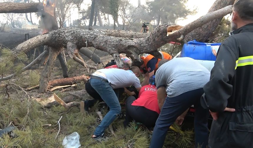 Çanakkale yangınında kurtarma ekibinin korku dolu anları: üzerine ağaç devrildi