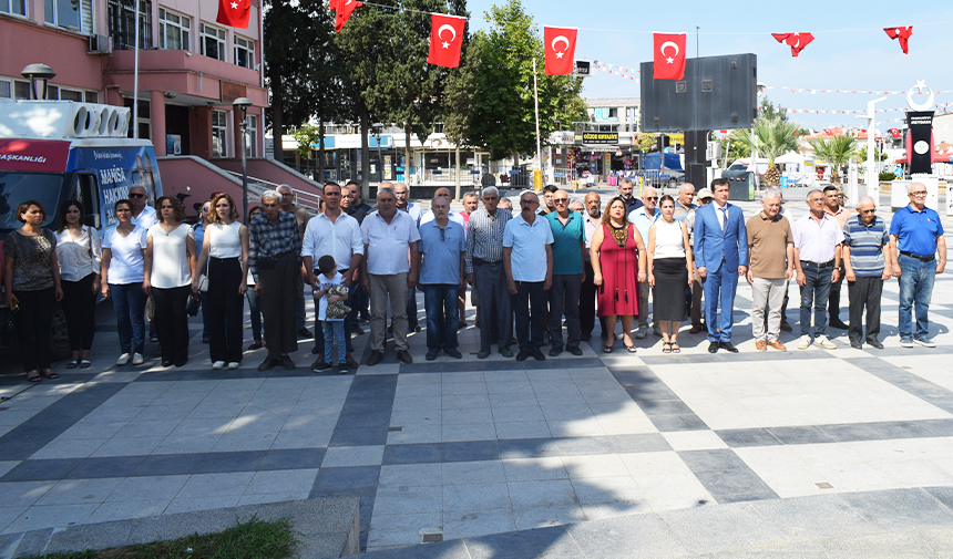 CHP, Kuruluşunun 100. Yılında Atatürk Anıtı'nda Çelenk Sunumu ve Anma Töreniyle Buluştu chp sarıgöl