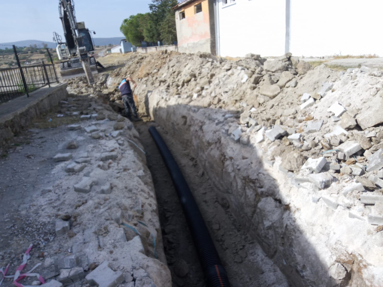 Arabacıbozköy Mahallesinde Kanalizasyon Hattı Döşeniyor (2)