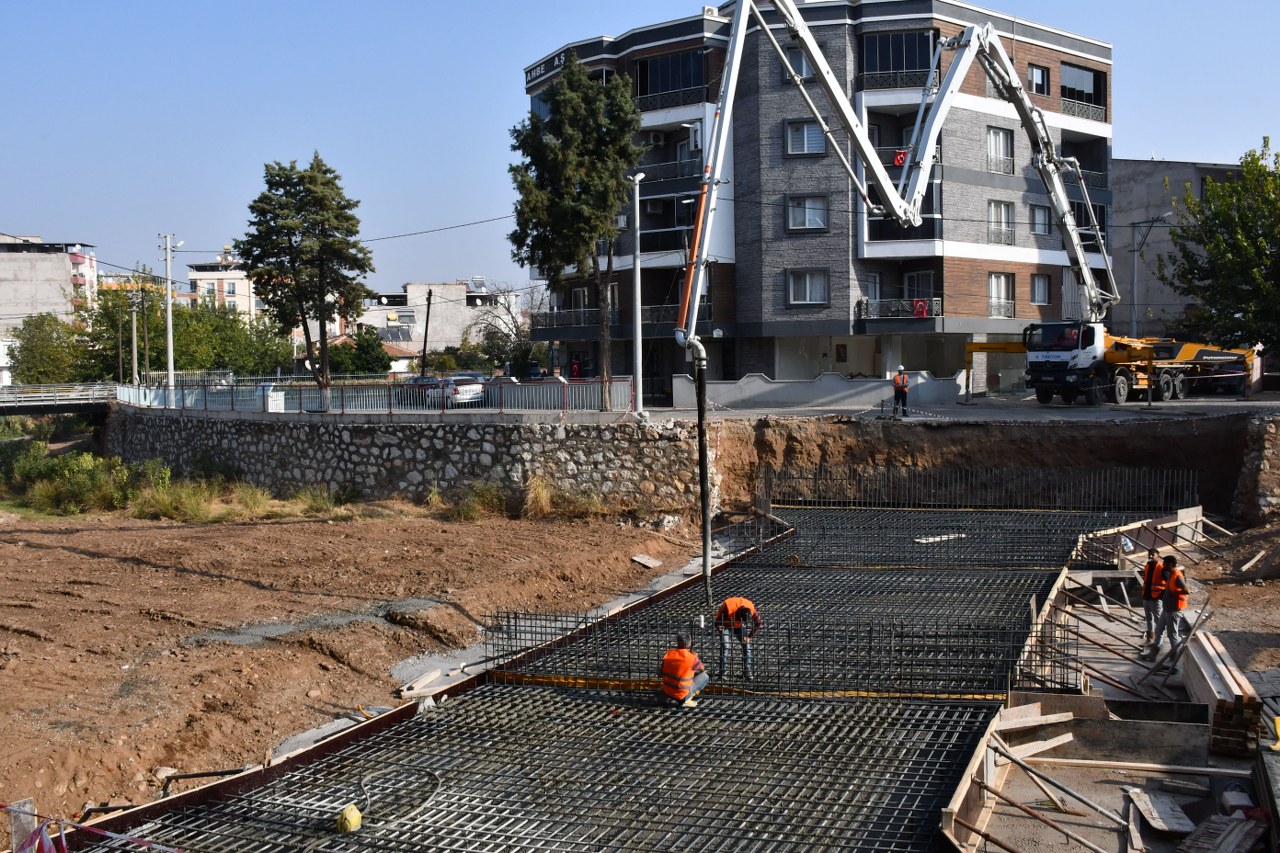 Büyükşehir ve Ahmetli Belediyesi İşbirliğinde Köprü Yapımına Başlandı (15)_1280x853