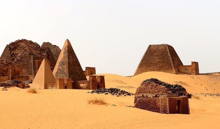 Sudan'da kaç piramit var  (1)