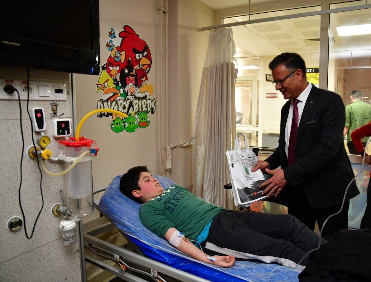 Başkan Öküzcüoğlu Hastanede Tedavi Gören Çocukların Bayramını Kutladı (2)