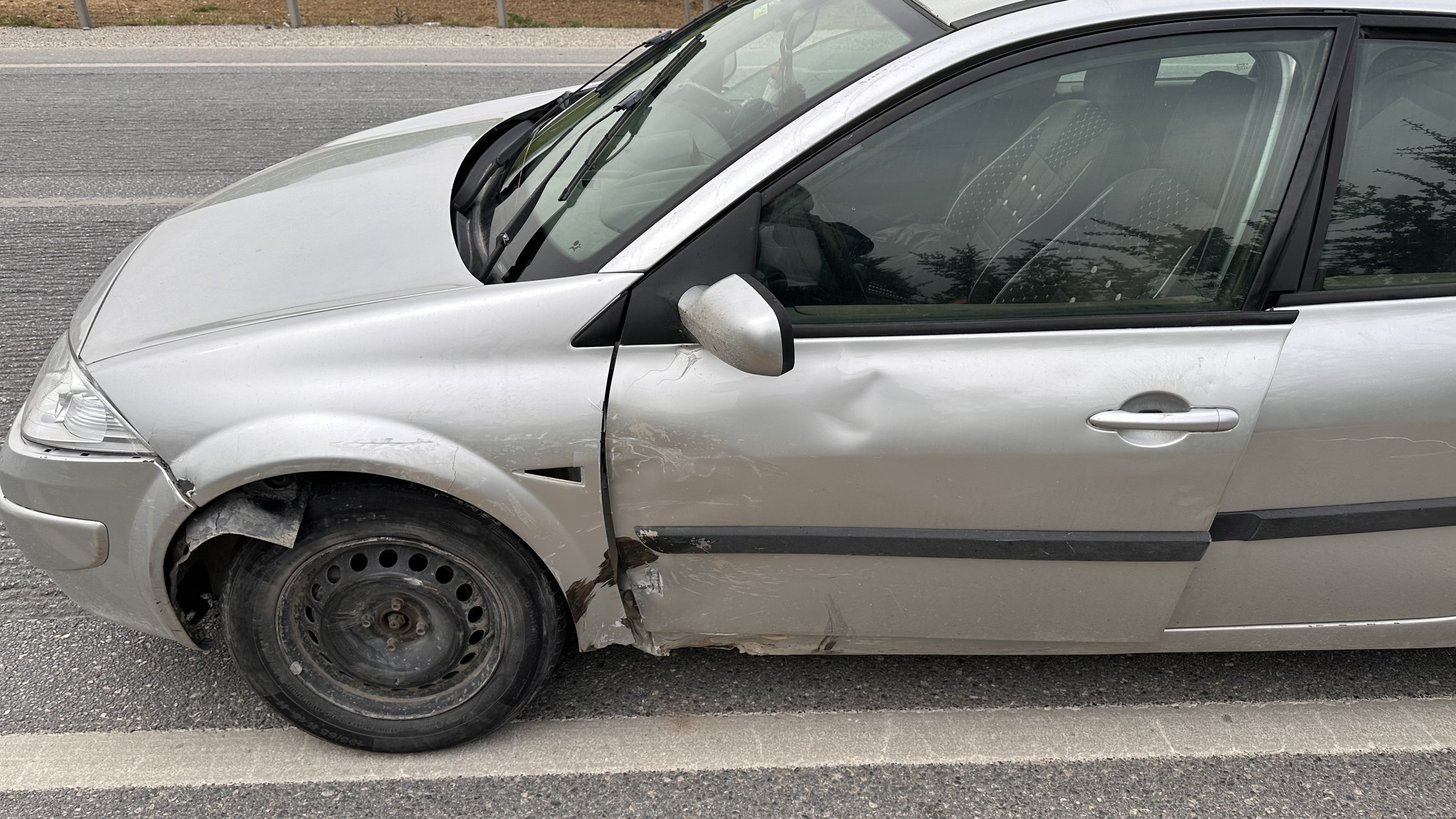 Feci Kaza Iki Otomobil Çarpıştı 5 Yaralı (4)