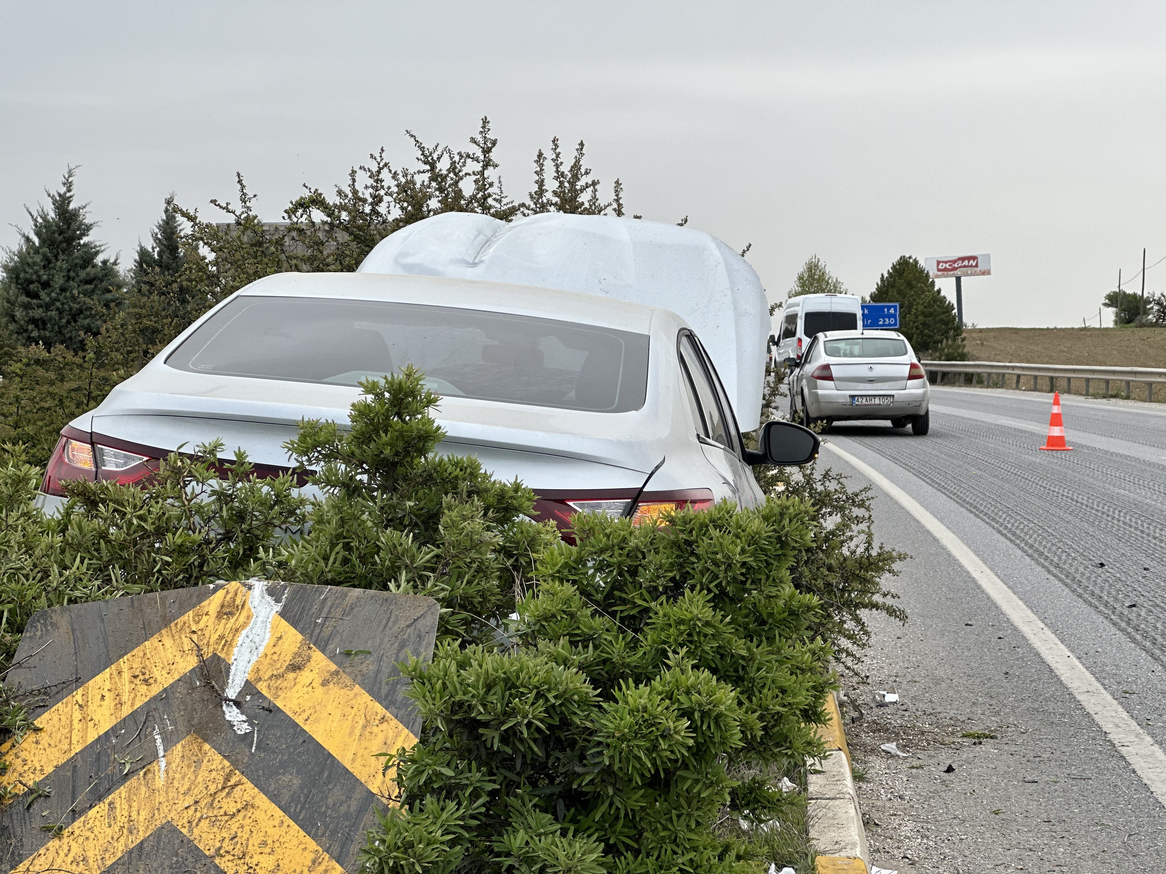 Feci Kaza Iki Otomobil Çarpıştı 5 Yaralı (5)