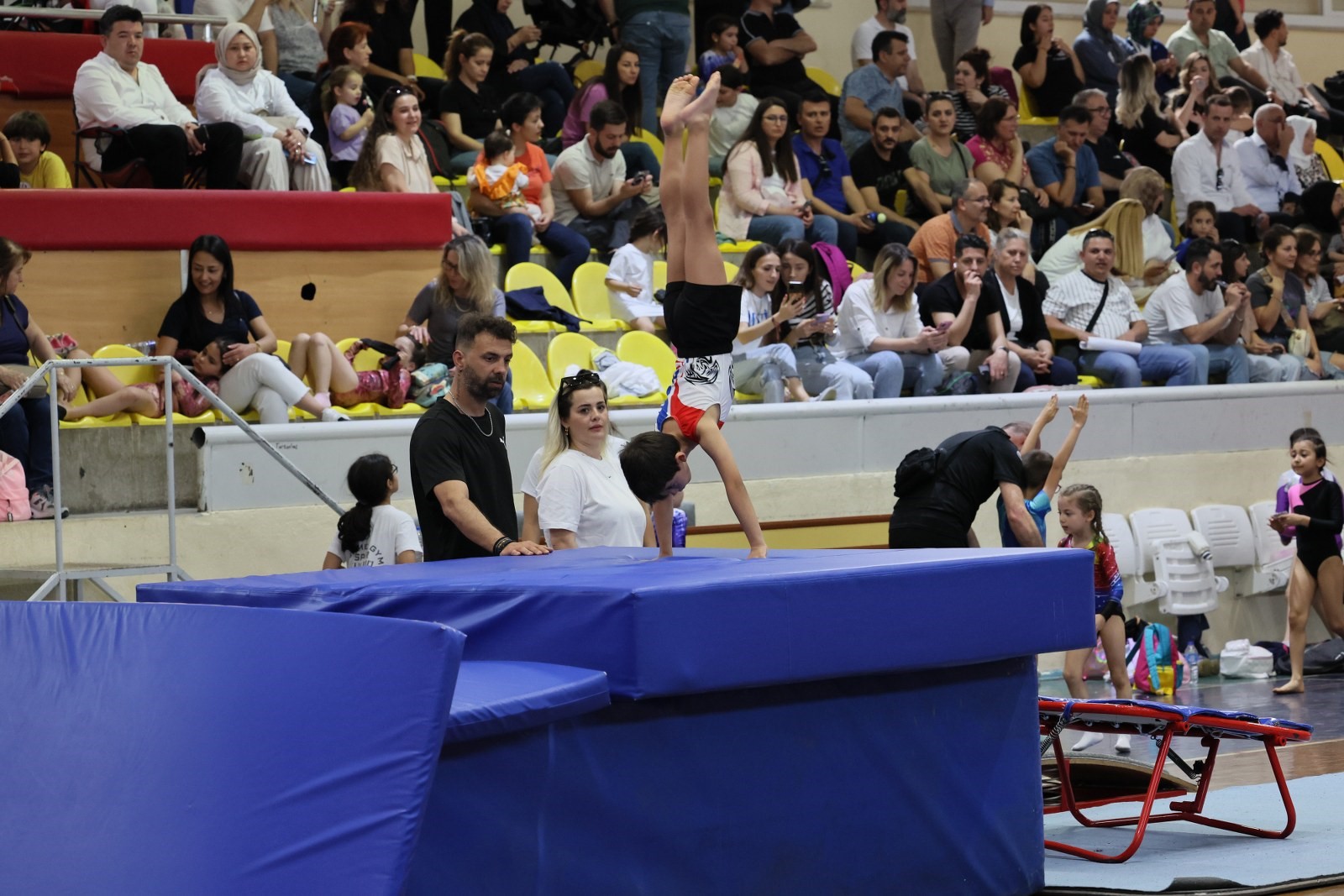 Manisa’da Artistik Cimnastik Il Birinciliği Yarışmaları Yapıldı (4)