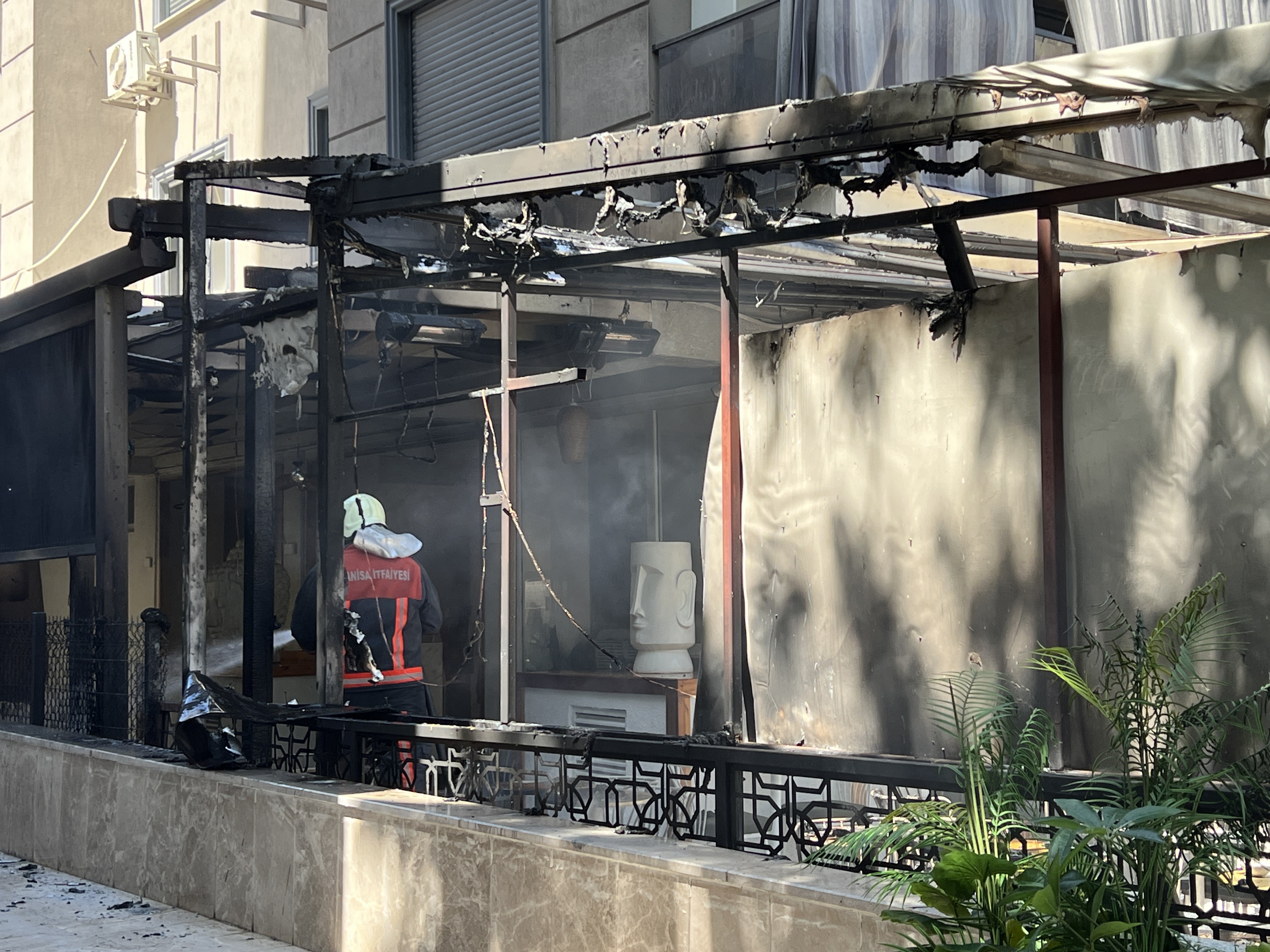 Manisa'da Korkutan Yangın Kafe Küle Döndü! (7)