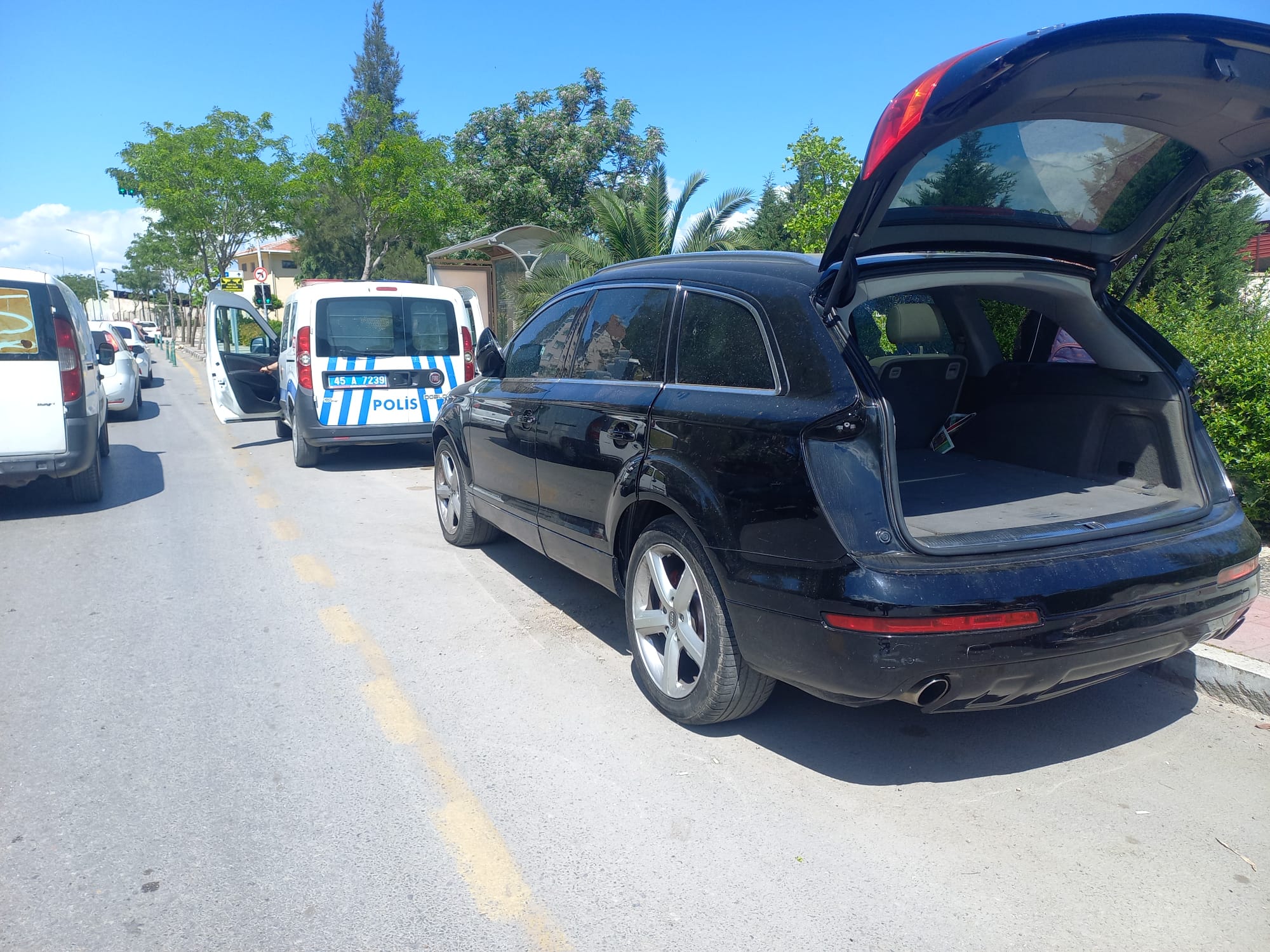 Manisa‘da Silahlı Saldırı Otomobilde Maddi Hasar Meydana Geldi (1)-1