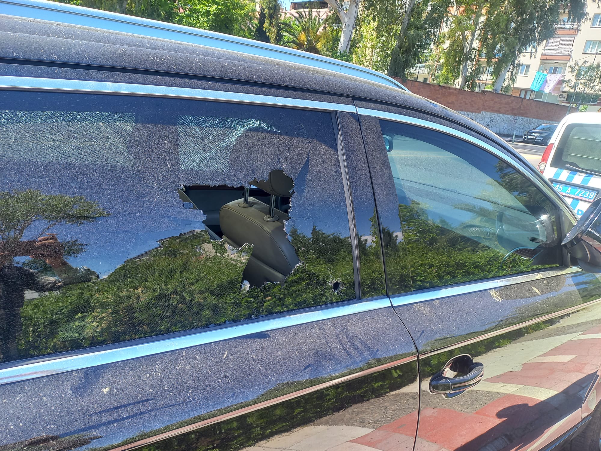 Manisa‘da Silahlı Saldırı Otomobilde Maddi Hasar Meydana Geldi (5)